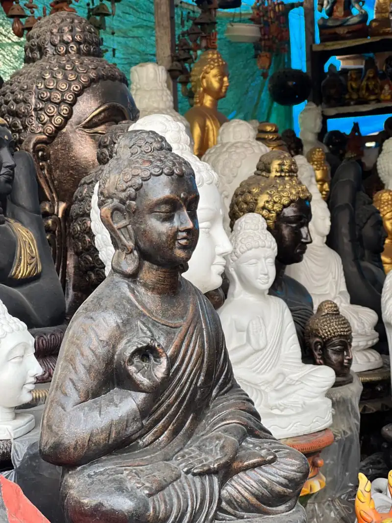 户外广告喷绘布与灯布选型指南:如何根据画面尺寸匹配材料克重