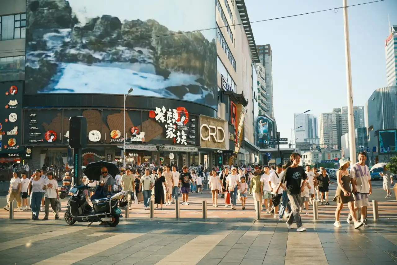 重庆户外广告画面材料采购指南:喷绘布与灯布怎么选更耐用正文配图 1