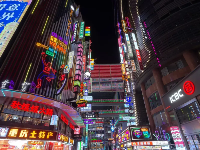 重庆广告材料市场喷绘布与灯布的选择要点及适用场景分析正文配图 1